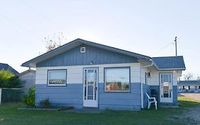 Thunderhill Motel And Suites